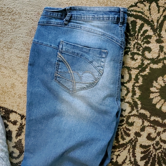 Jeans - Picture 3 of 4
